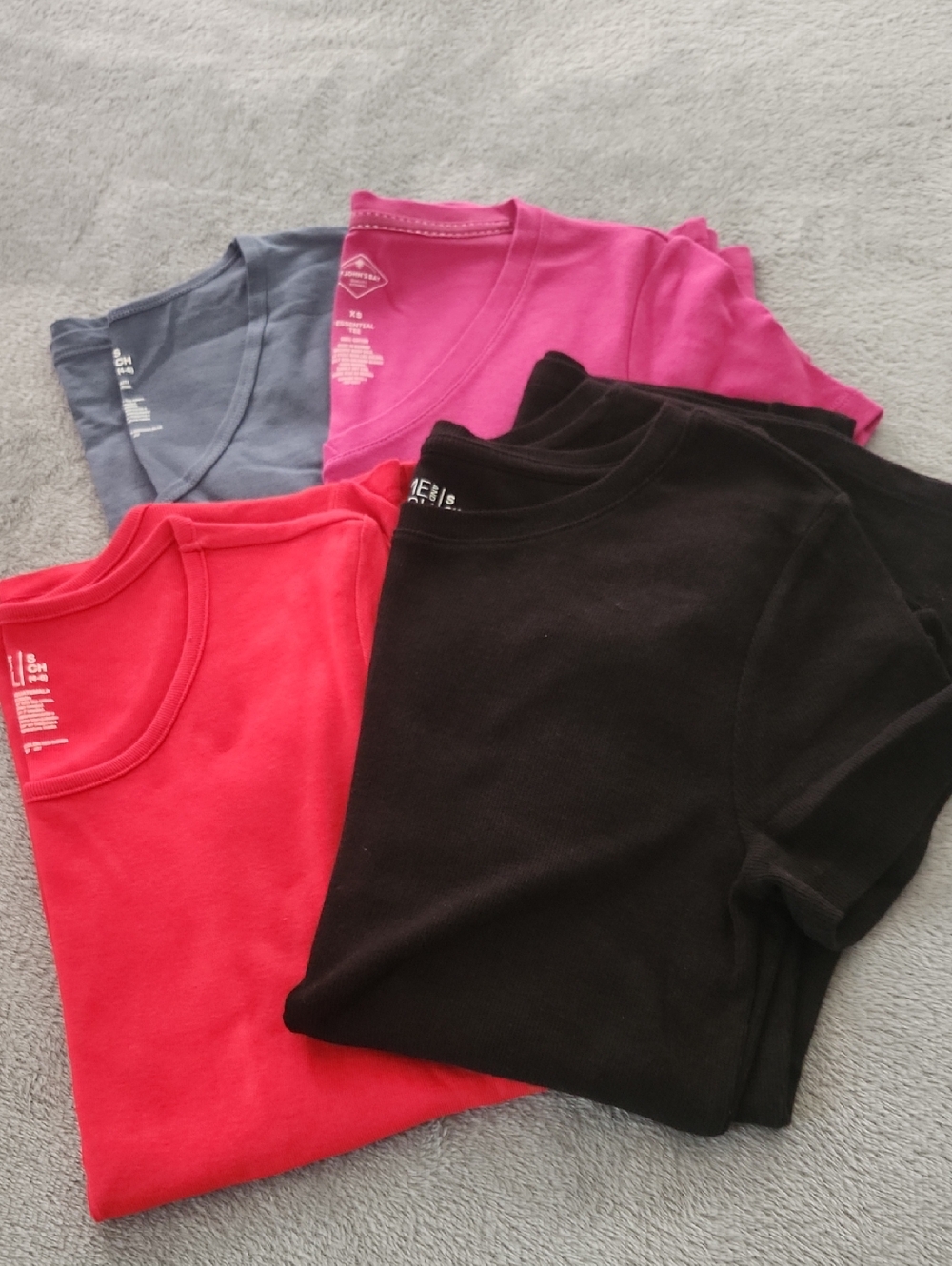 T-shirt lot of 4 extra small